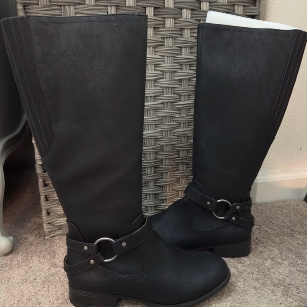 Tall boots. Riding boots. Black boots. Size 8.5 black boots. 8.5M boots.